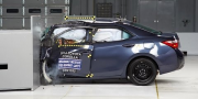 Новая Toyota Corolla не впечатляет в IIHS тесте о небольшое перекрытие